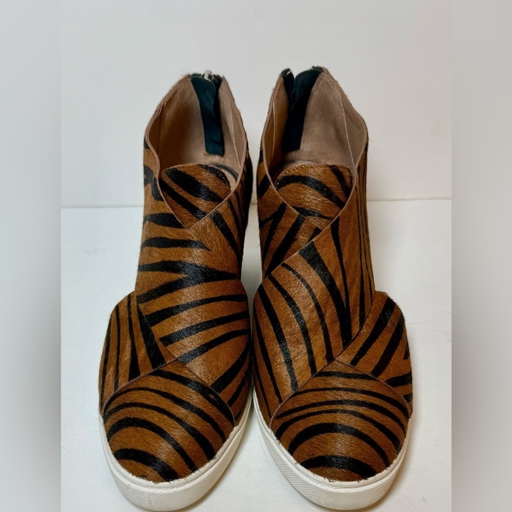 Linea Paolo Zebra Striped Calf Fur Cutout Wedge Crossover Top Zip Back Shoe 5.5 - Picture 3 of 8